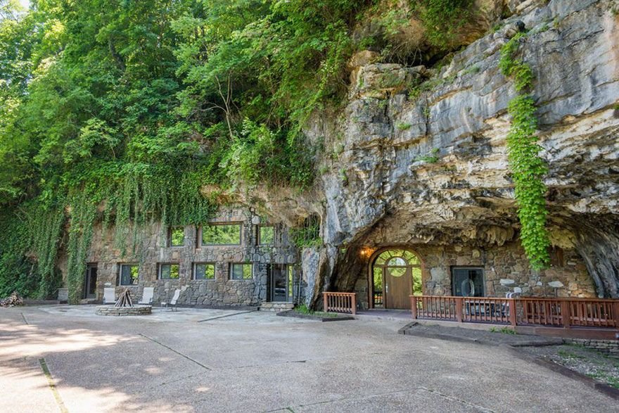 maison grotte parthenon arkansas 001.jpg?resize=1200,630 - Cet incroyable hôtel niché dans une grotte va vous éblouir.