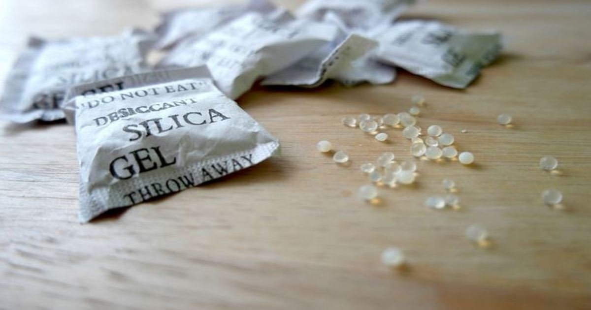 4 34.jpg?resize=1200,630 - 22 Reasons to Stop Throwing Out Those Tiny Packets of Silica Gel. I Had No Idea About #17.