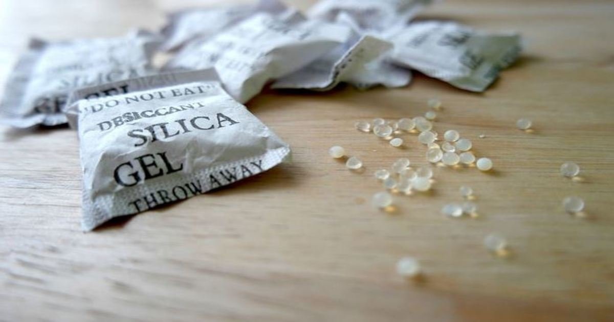 4 34.jpg?resize=412,275 - 22 Reasons to Stop Throwing Out Those Tiny Packets of Silica Gel. I Had No Idea About #17.