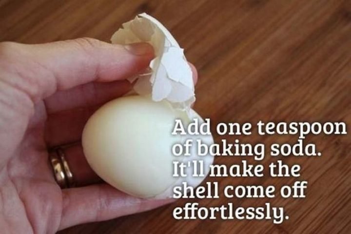 17 Kitchen Hacks - Slip egg shells off with ease by adding baking soda to your water.