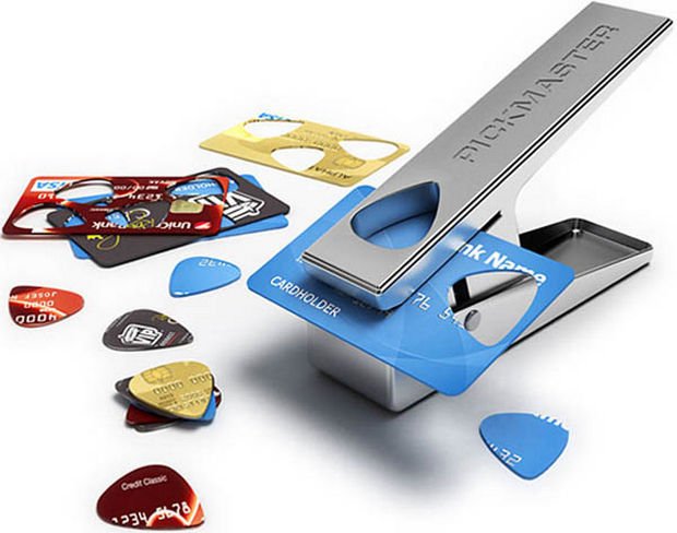 18 Upcycling Ideas - Instead of throwing out expired credit cards, turn them into guitar picks.