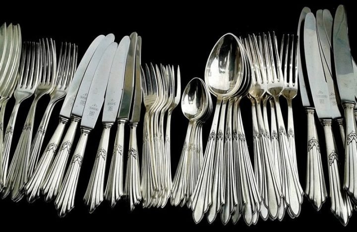 35 House Cleaning Tips - Removing rust from your cutlery.