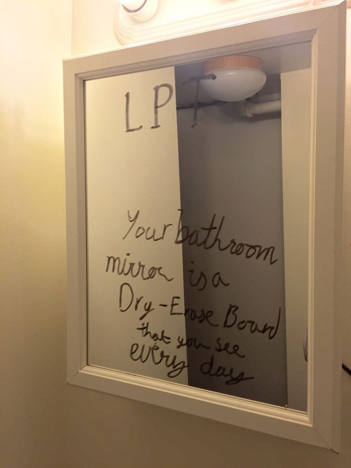 21 Everyday Life Hacks - Your bathroom mirror doubles as a dry-erase board.