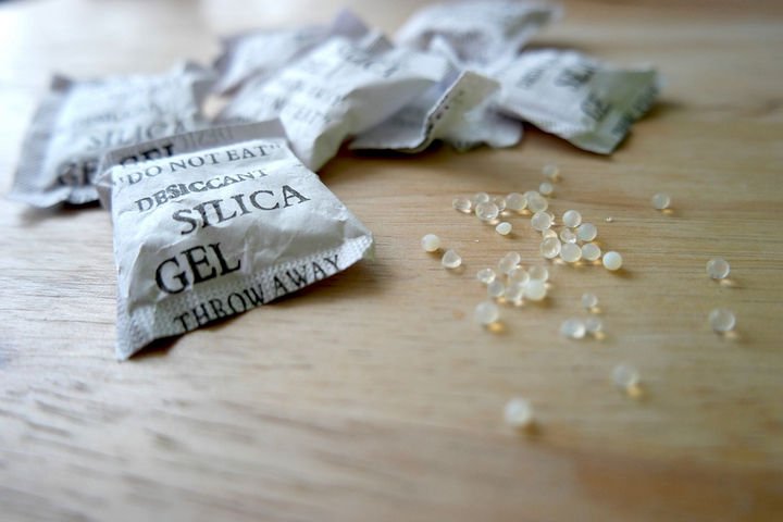 22 Handy Silica Gel Uses - Use them whenever you store something.