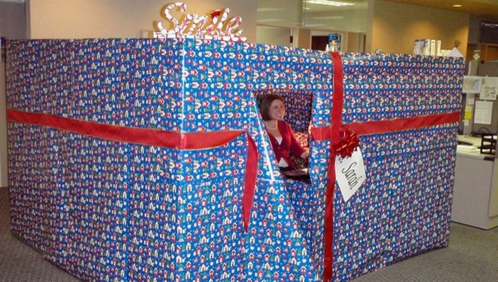 25 Office Pranks - This cubicle is the gift that keeps on giving.