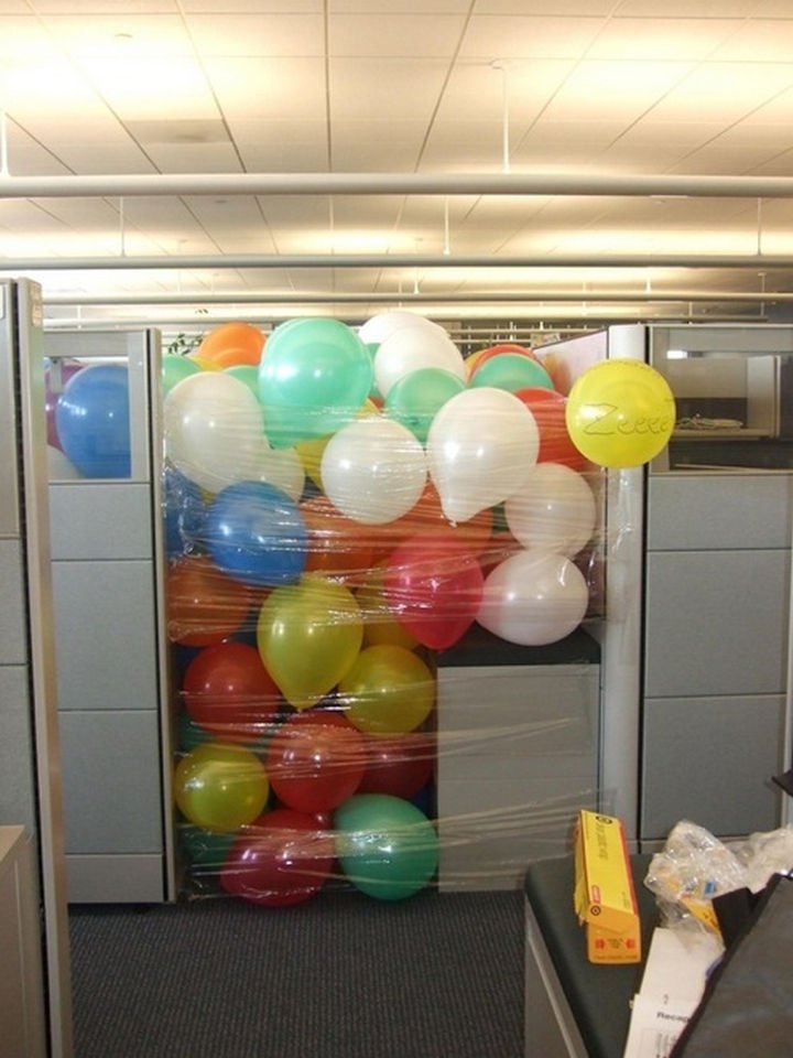 25 Office Pranks - Who wouldn