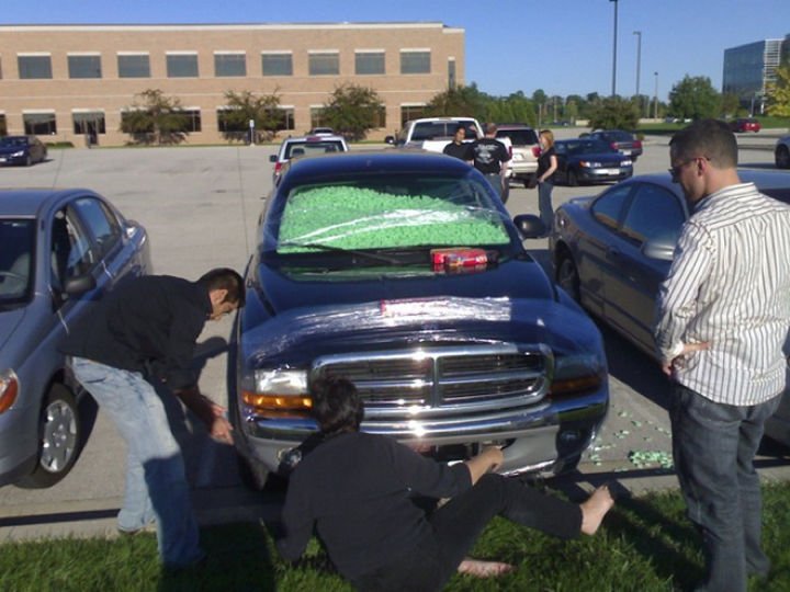 25 Office Pranks - This truck owner just got punked, office-style.
