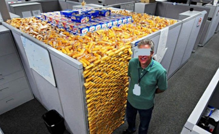 25 Office Pranks - A cubicle full of Twinkies. Yes, please.