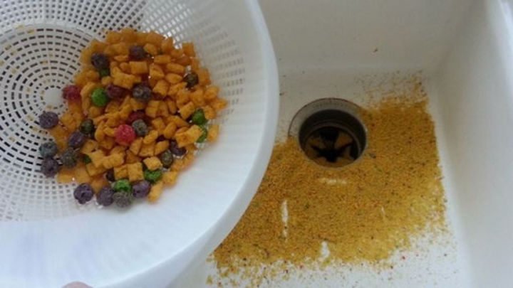 26 Simple Life Hacks - Use a colander to avoid a crumby bowl of cereal.