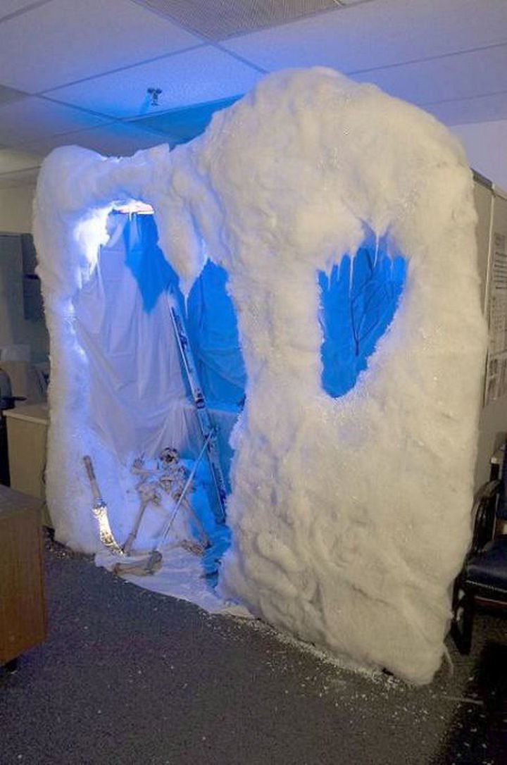 26 Funny Office Pranks - A winter wonderland complete with skis.