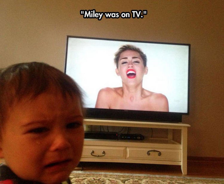 37 Photos of Kids Losing It - Miley was on TV.