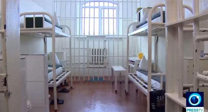 Voici à quoi ressemblent 37 cellules de prison du monde entier
