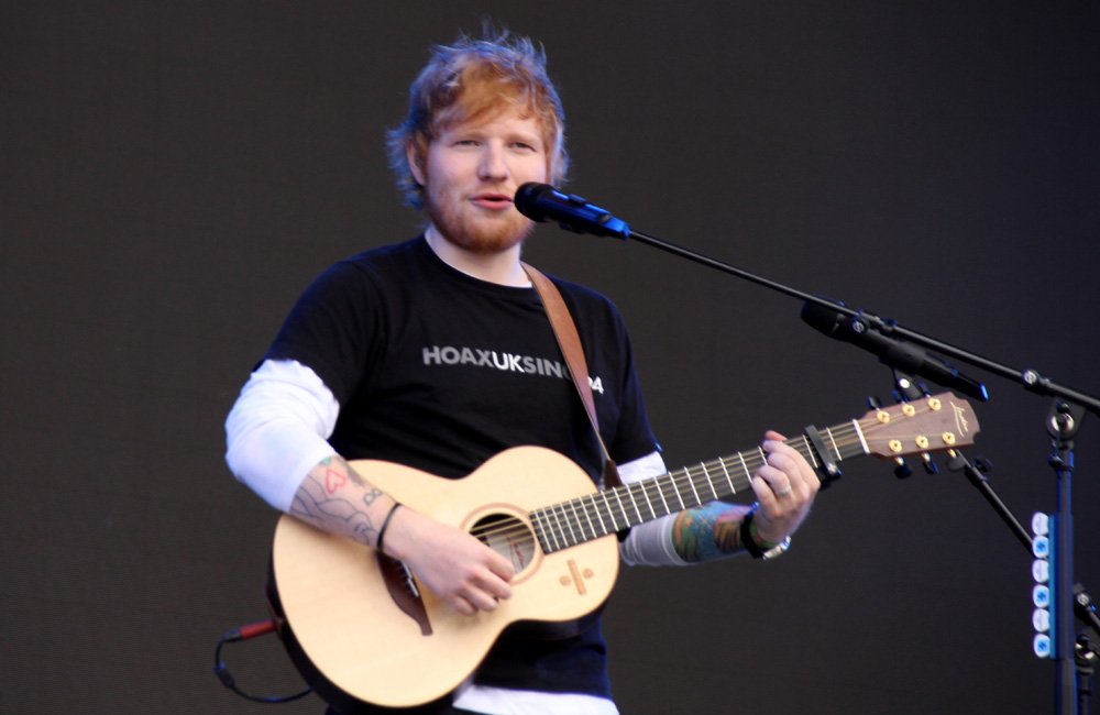 Ed Sheeran est devenu le musicien qui a gagné le plus d’argent en un an en battant tous les records.