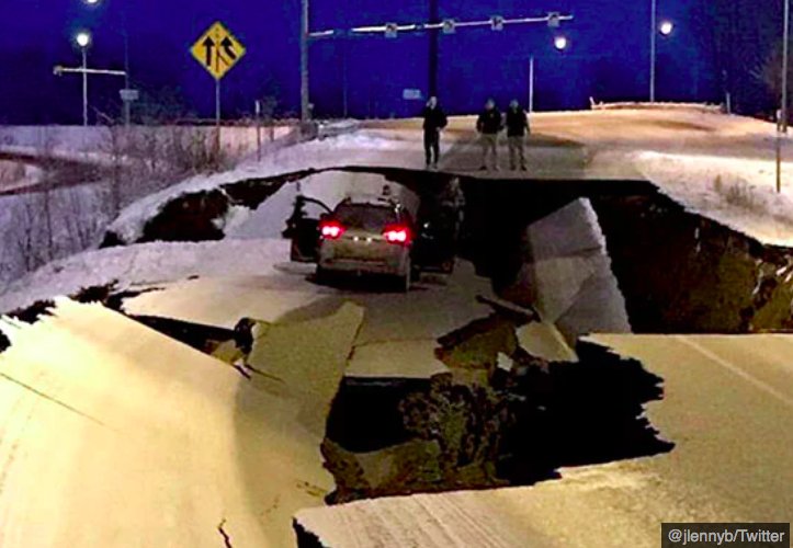 img 5c06945d55efc.png?resize=1200,630 - Un tremblement de terre massif a frappé l'Alaska et les photos sont terrifiantes