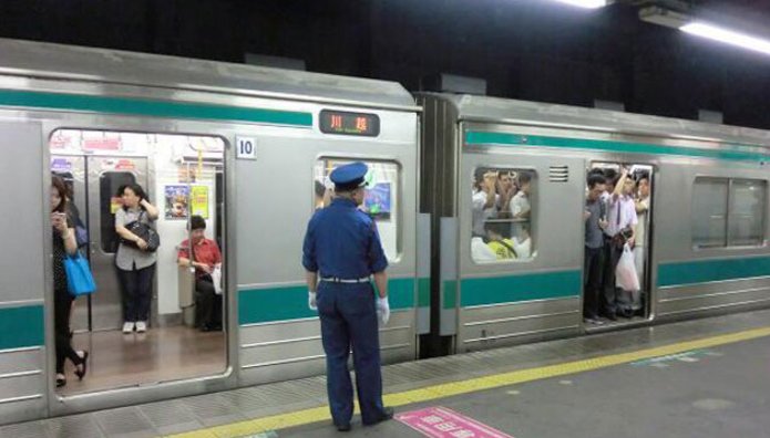 腹筋崩壊 電車の中で偶然に見かけた爆笑光景まとめ Hachibachi 腹筋崩壊 電車の中で偶然に見かけた爆笑光景まとめ Hachibachi