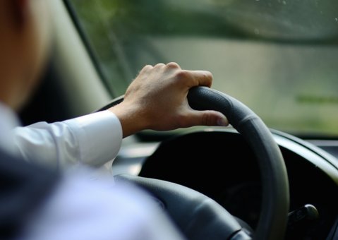 車のハンドルの握り方で性格が分かる あなたはどんな性格 Hachibachi 車のハンドルの握り方で性格が分かる あなたはどんな性格 Hachibachi