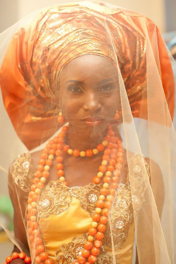 Voici à quoi ressemblent les tenues de mariage dans le monde entier (30 images)