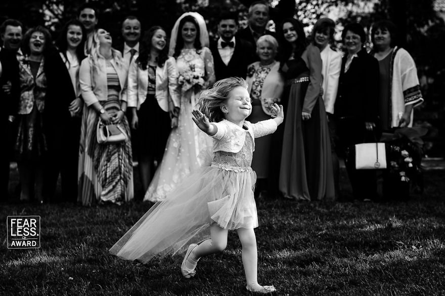 wedding photographers 014.jpg?resize=412,232 - Un concours a récompensé les meilleurs photographes de mariage de 2018. Découvrez leurs superbes images!