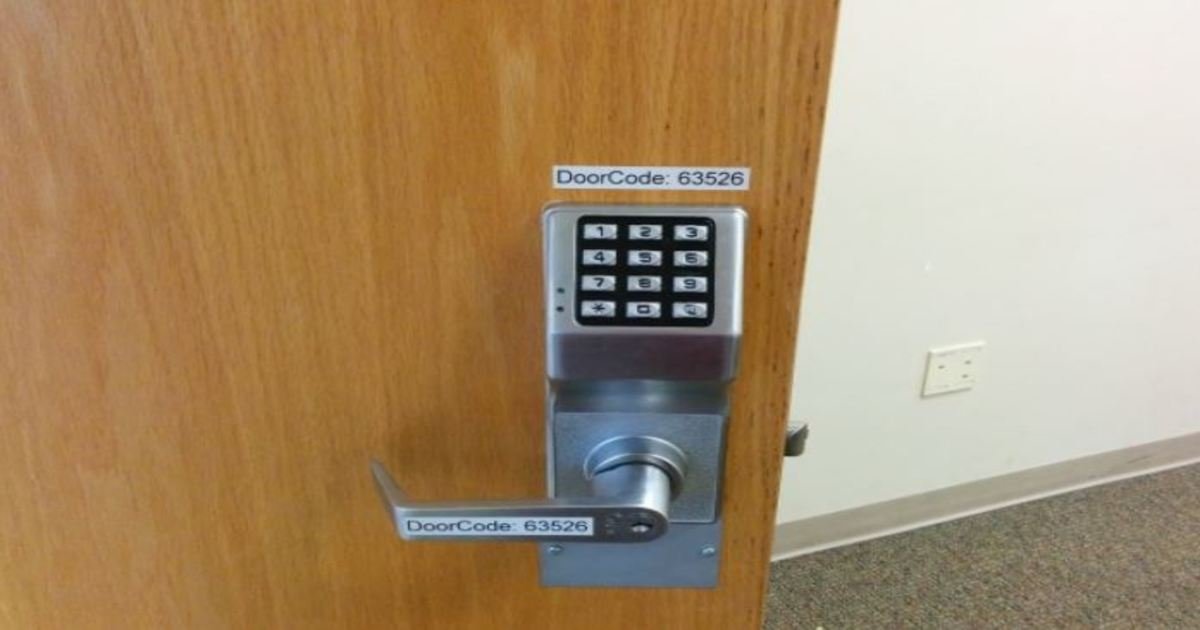 14 2.jpg?resize=412,275 - 20+ Ridiculous Security Fails That Are Too Good to Be True