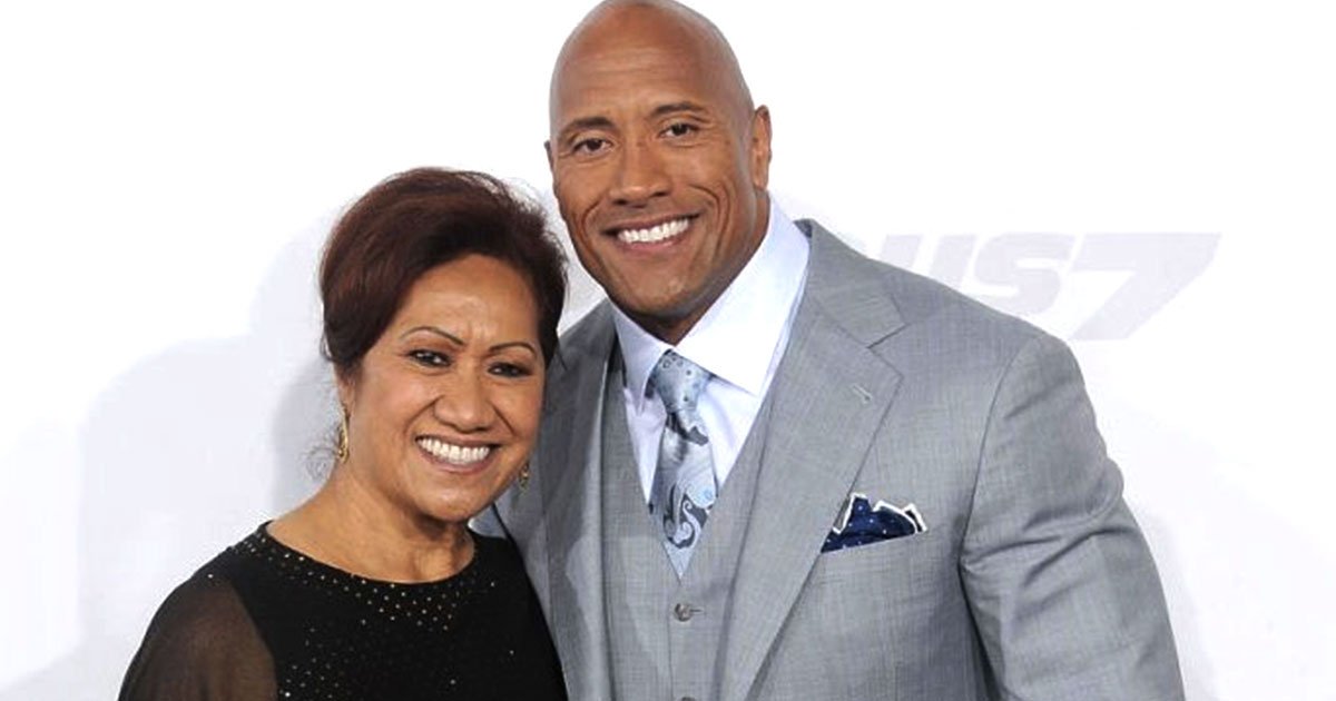 dwayne johnson surprised his mother with an amazing christmas gift as he bought her a brand new house.jpg?resize=412,232 - Dwayne Johnson a surpris sa mère pour Noël avec un cadeau incroyable: une toute nouvelle maison