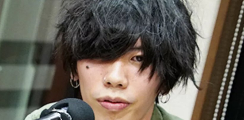 米津玄師ってイケメン 髪型のせいで顔が怖いと話題に Hachibachi 米津玄師ってイケメン 髪型のせいで顔が怖いと話題に Hachibachi