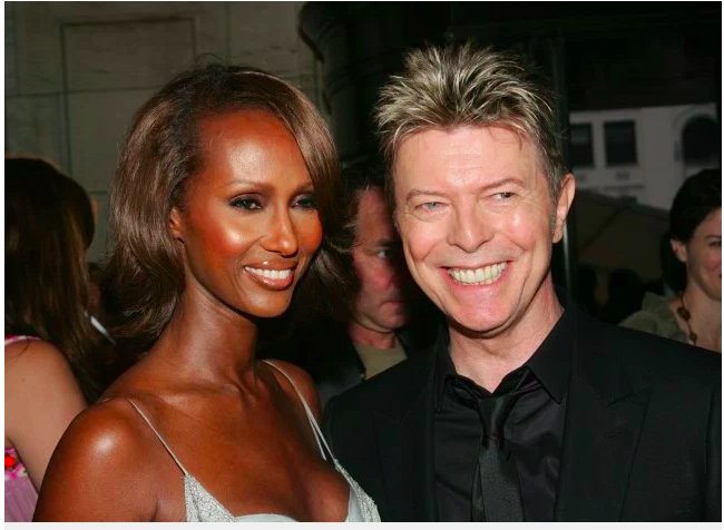 img 5c37b91ab31d5.png?resize=412,232 - Iman, la veuve de David Bowie, rend hommage au chanteur pour ce qui aurait été son 72e anniversaire.