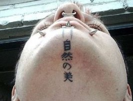 アリアナ グランデが新しく入れたタトゥーが斬新すぎる 外国人が入れるタトゥーが面白い Hachibachi アリアナ グランデが新しく入れたタトゥーが斬新すぎる 外国人が入れるタトゥーが面白い Hachibachi