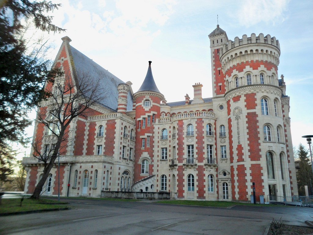 lycee17 2.jpg?resize=1200,630 - 15 plus beaux lycées de France : des trésors d'architecture