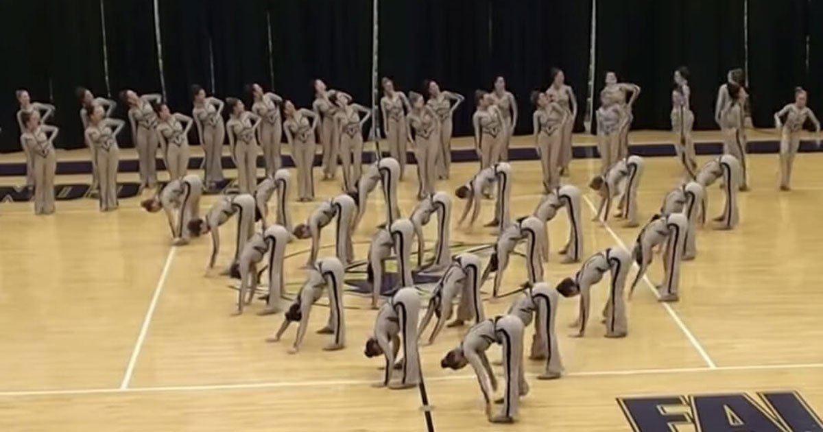 dance belles.jpg?resize=412,275 - Une incroyable performance des danseuses du lycée laissent tout le monde sans voix