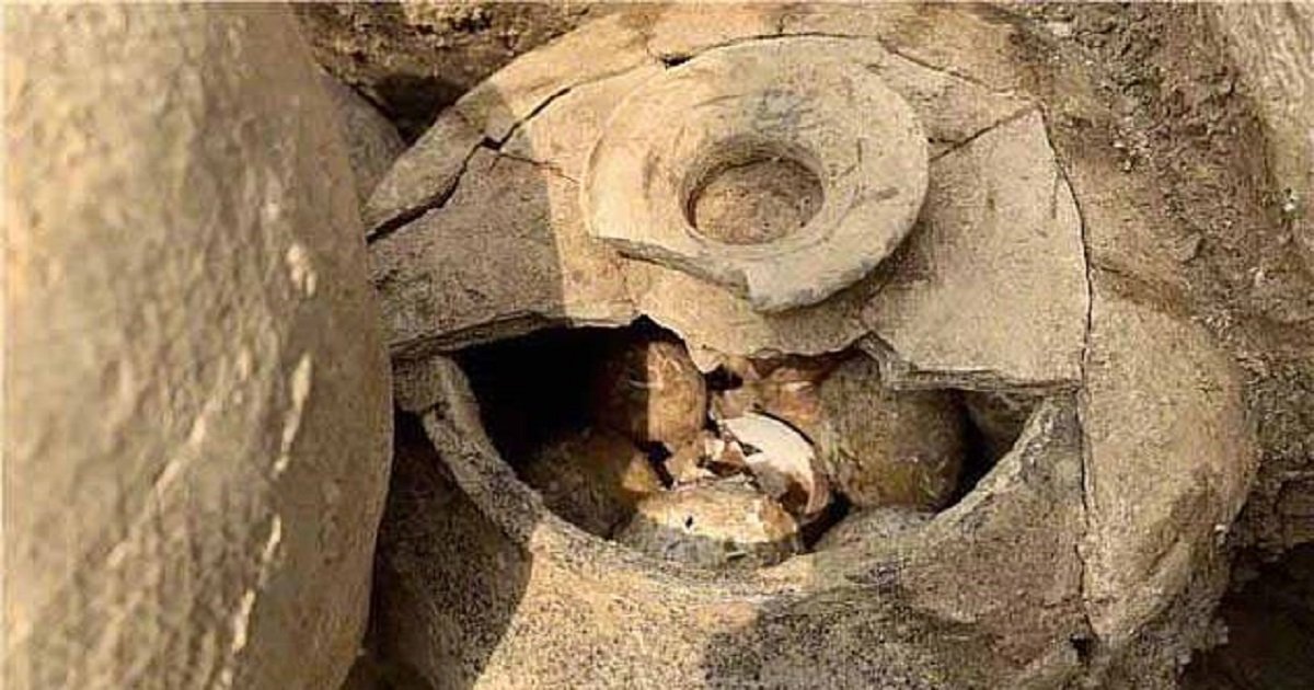 e3 3.jpg?resize=412,232 - Un pot d'"oeufs de 100 ans" vieux de 2 500 ans a été découvert en Chine