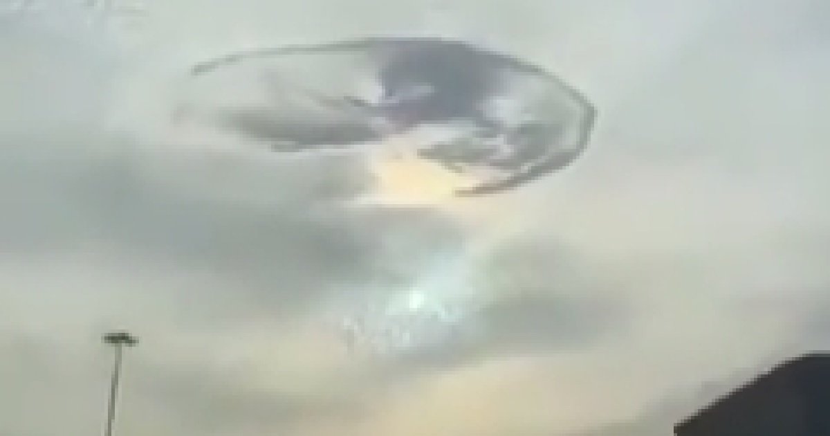 ec8db84 9.jpg?resize=412,232 - "UFO가 출몰했어요!" 보는 이를 경악하게 한 하늘의 모습 (영상)