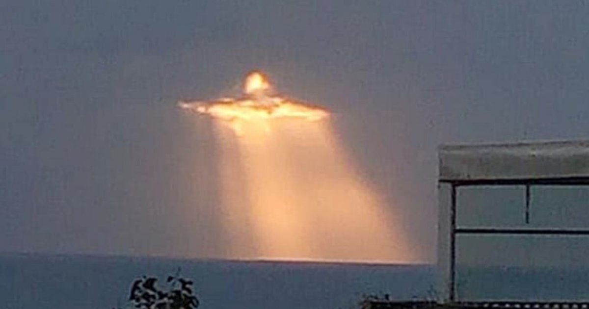 image4.png?resize=412,275 - Image Of Jesus Appears In The Sky As Sun Breaks Through The Clouds