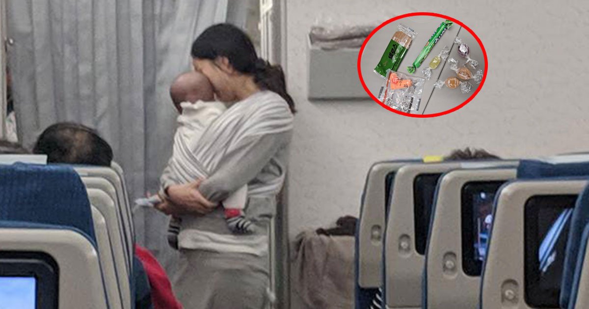 korean mother handed out gifts to all passengers as she was worried her baby would disturb the passengers and crew.jpg?resize=1200,630 - Korean Mother Handed Out Gifts To Passengers As She Was Worried Her Baby Would Disturb The Passengers And Crew