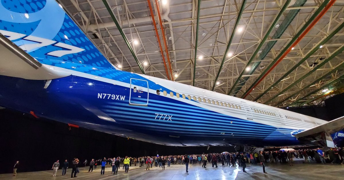 Boeing Unveils World's Longest Plane - And It's More Amazing Than You ...