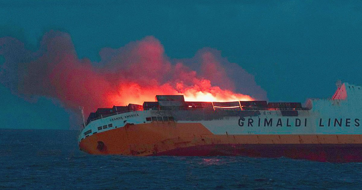 ship sank 2000 cars.jpg?resize=1200,630 - Italian Container Ship Carrying 2000 Cars Caught Fire And Sank In The Atlantic Ocean