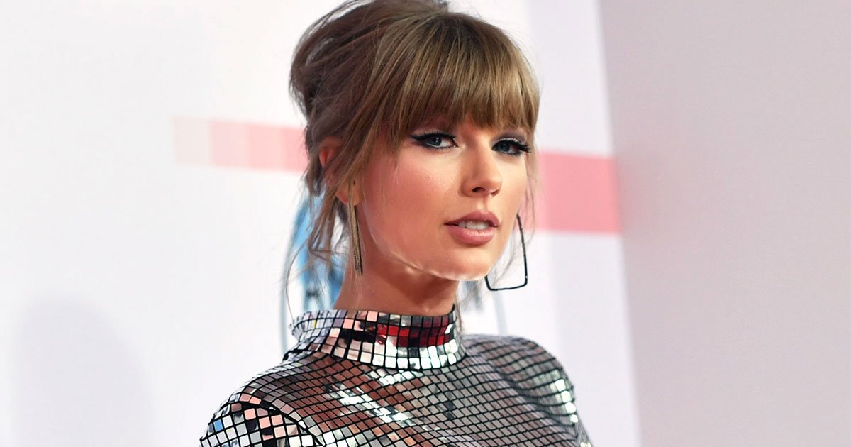 taylor swift says she is finding her voice in terms of politics in an essay she wrote for elle magazine.jpg?resize=412,275 - Taylor Swift Says She Is Finding Her Voice ‘In Terms Of Politics’ In An Essay She Wrote For Elle Magazine