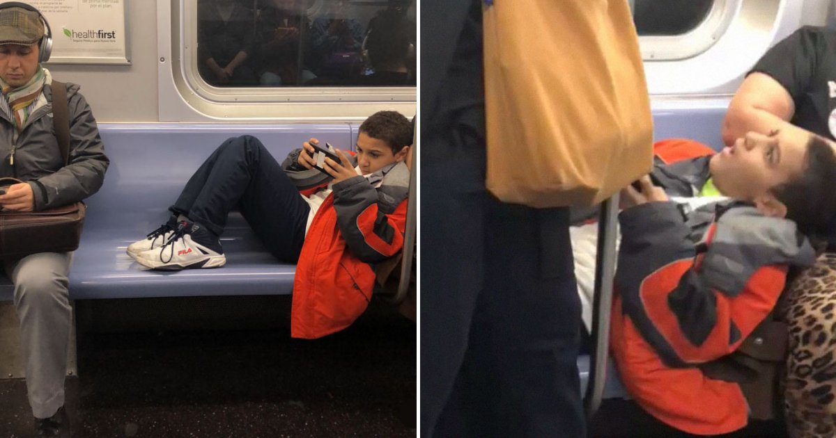 untitled design 62.png?resize=412,232 - Un passager s'asseoit sur un gamin grossier après qu'il ait refusé d'enlever ses jambes du siège du métro