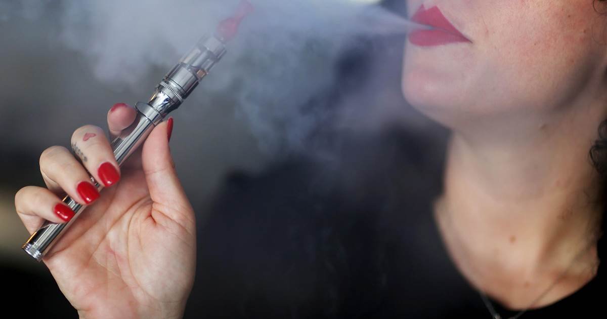 a 23.jpg?resize=412,232 - E-Cigarettes Carry Bacteria That Cause SEVERE Lung Problems, Study Suggested
