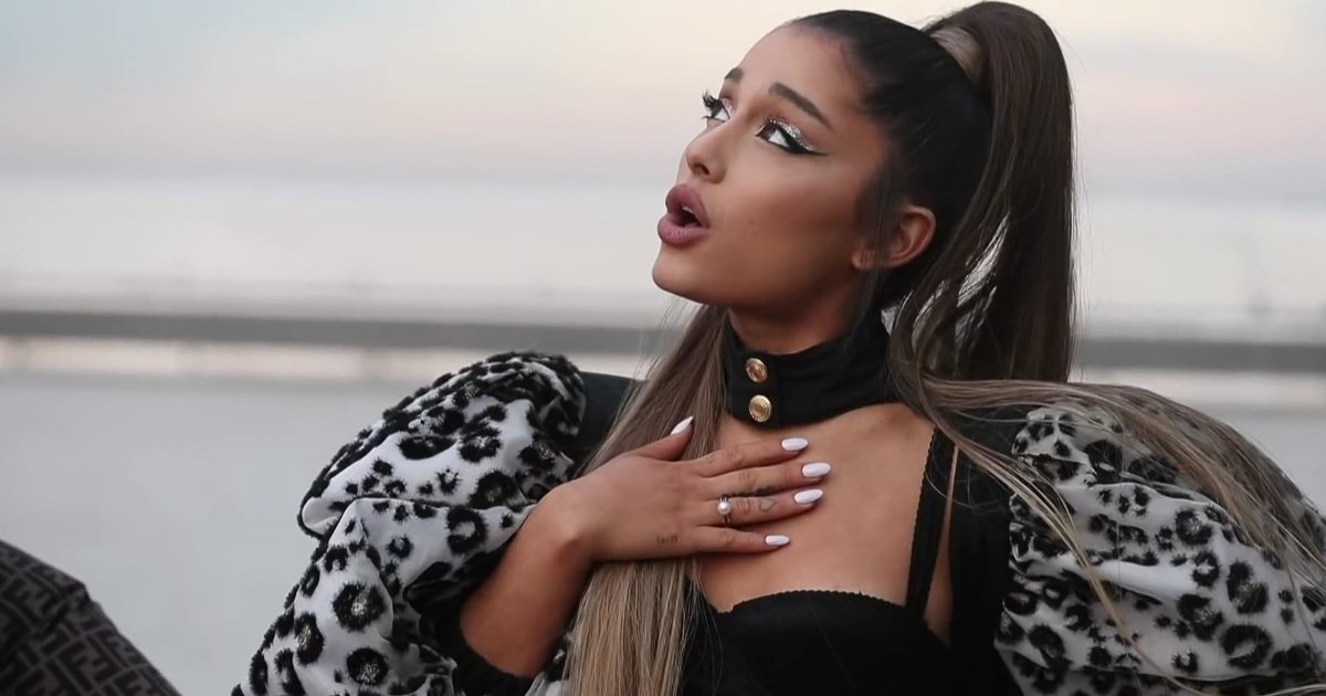 featured image 14.png?resize=1200,630 - Ariana Grande répond aux rumeurs bisexuelles suscitées par sa nouvelle chanson "Monopoly"