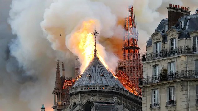 incendie cathedrale notre dame de paris.jpg?resize=412,232 - Un incendie ravage Notre-Dame de Paris!