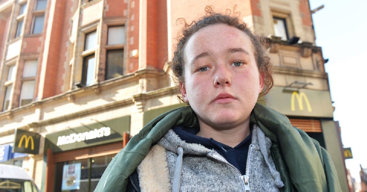 m3.jpg?resize=412,275 - McDonald's Worker Sparked Outrage By Dumping Water On Homeless Teenager Sleeping Outside The Restaurant