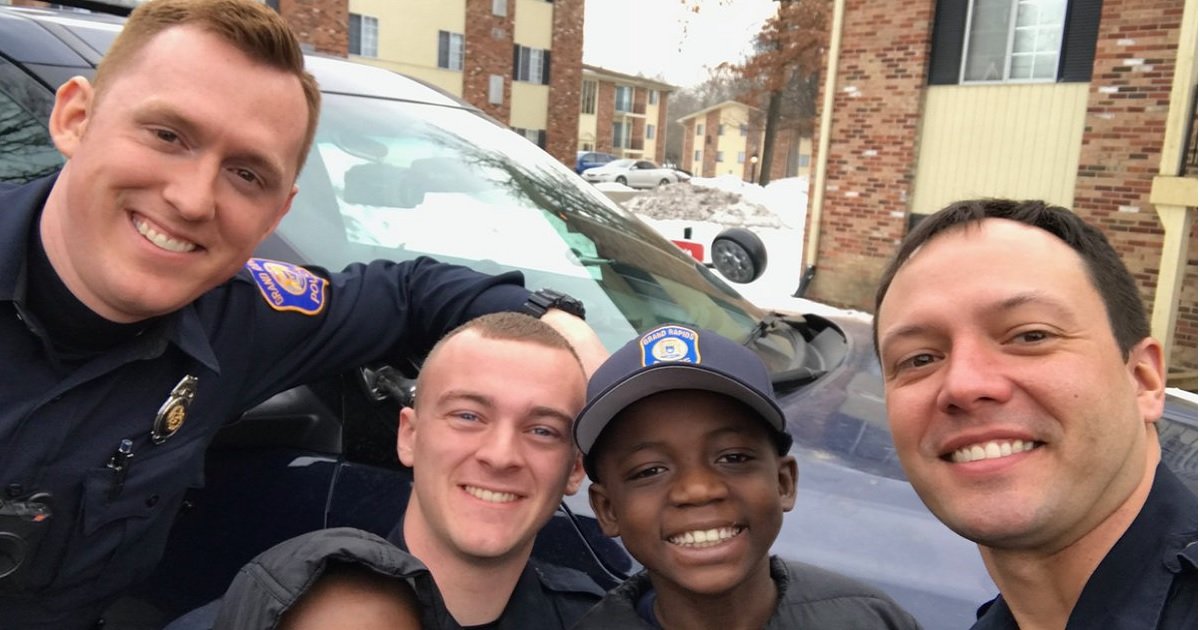 p3 2.jpg?resize=412,232 - Boy Who Was Bullied At School Got The Sweetest Surprise When Cops Showed Up To His Birthday Party