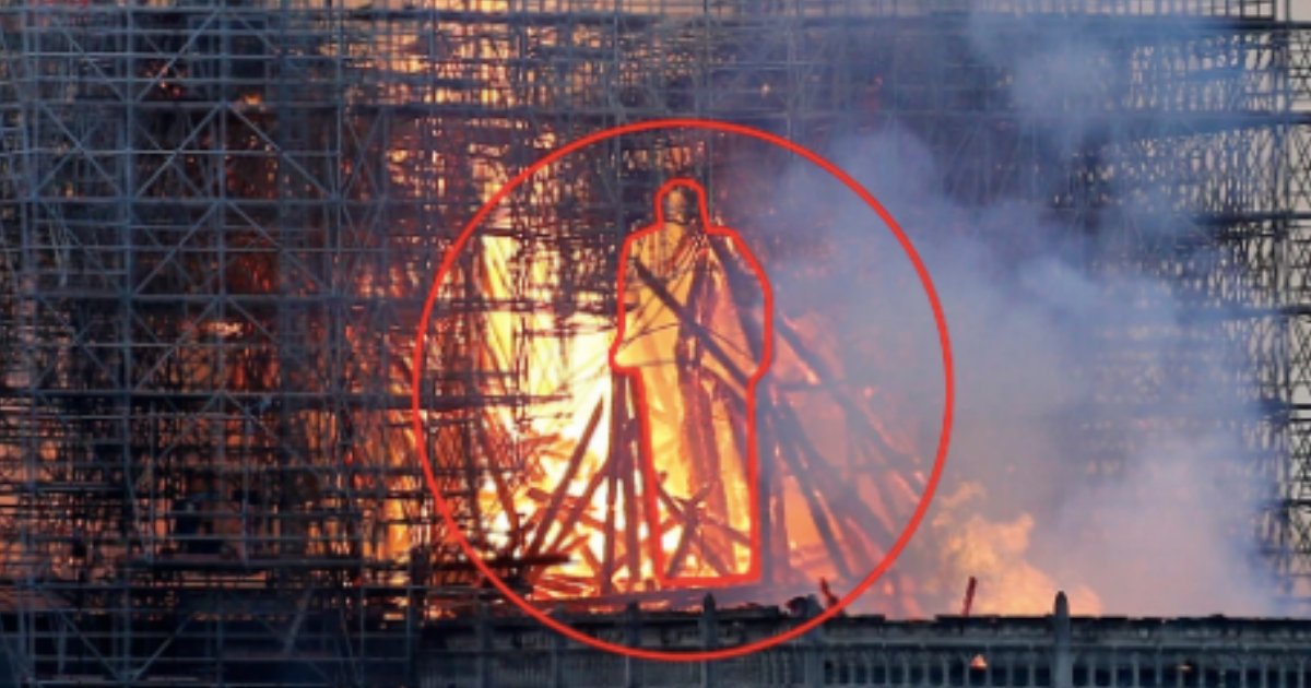 s3 14.png?resize=412,275 - Notre Dame’s Smoke Appears Showing Spiritual Royalty of Jesus’s Silhouette