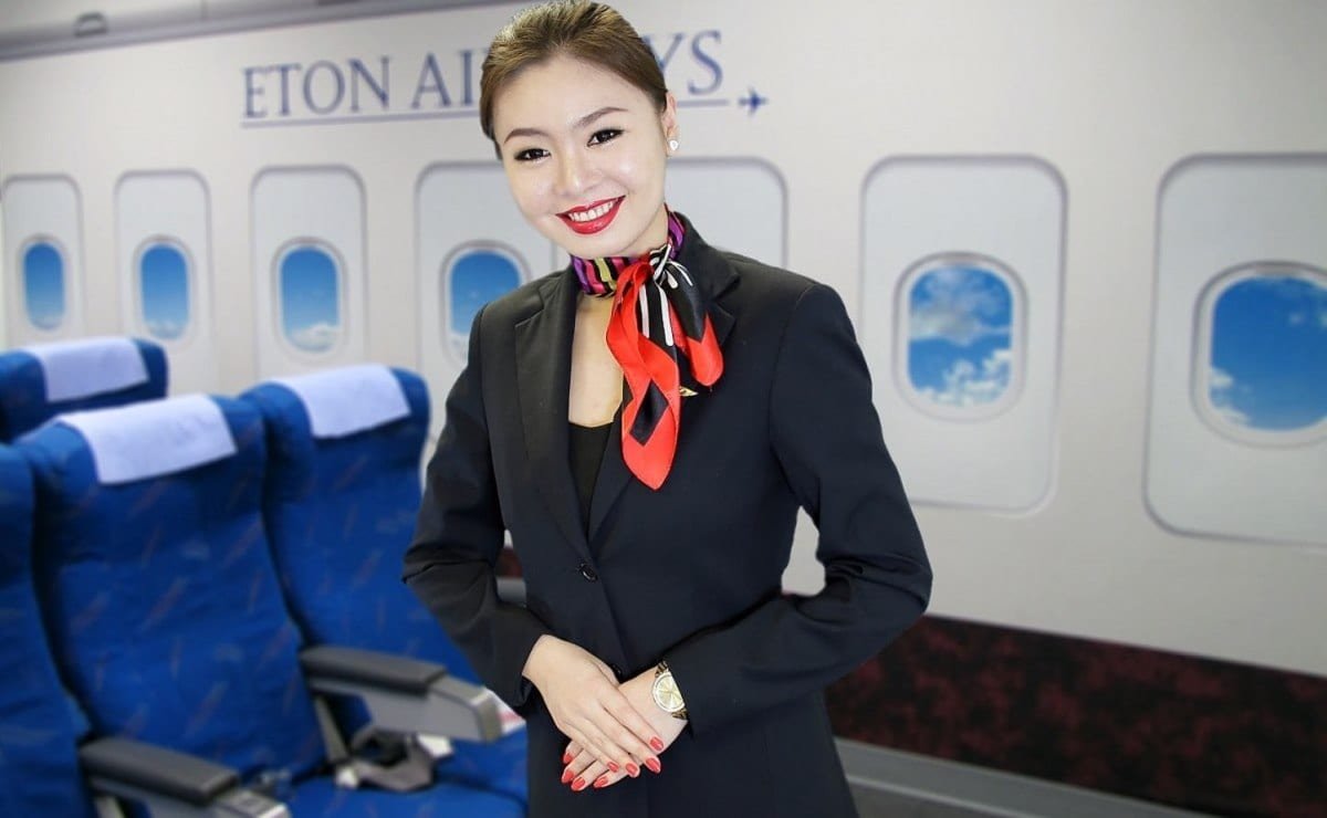 30+ Travel Tips Shared By Flight Attendants To Help Pack Better, Beat ...