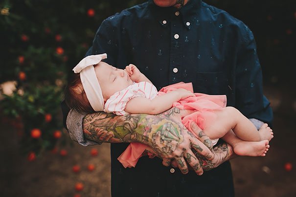 bebês-com-pais-tatuados-14