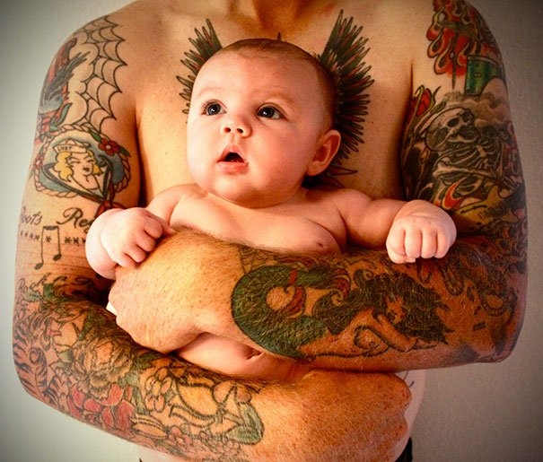 bebês-com-pais-tatuados-5