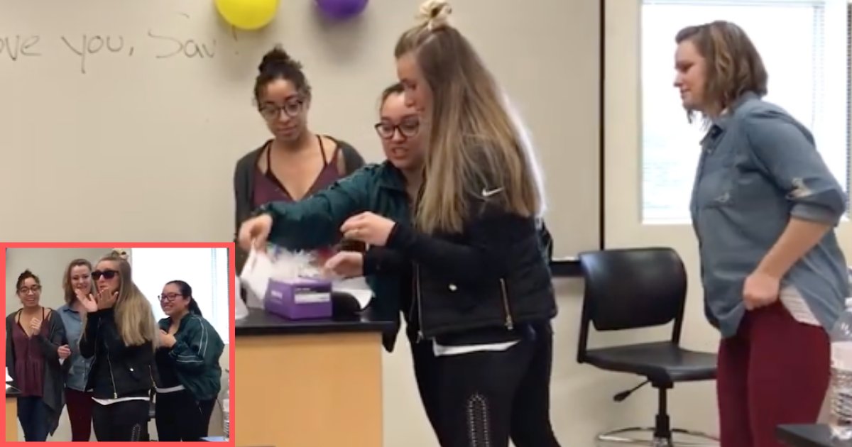 d4 10.png?resize=412,275 - Classmates Approach to Help This Girl When Her Color Blindness Almost Destroyed Her Career