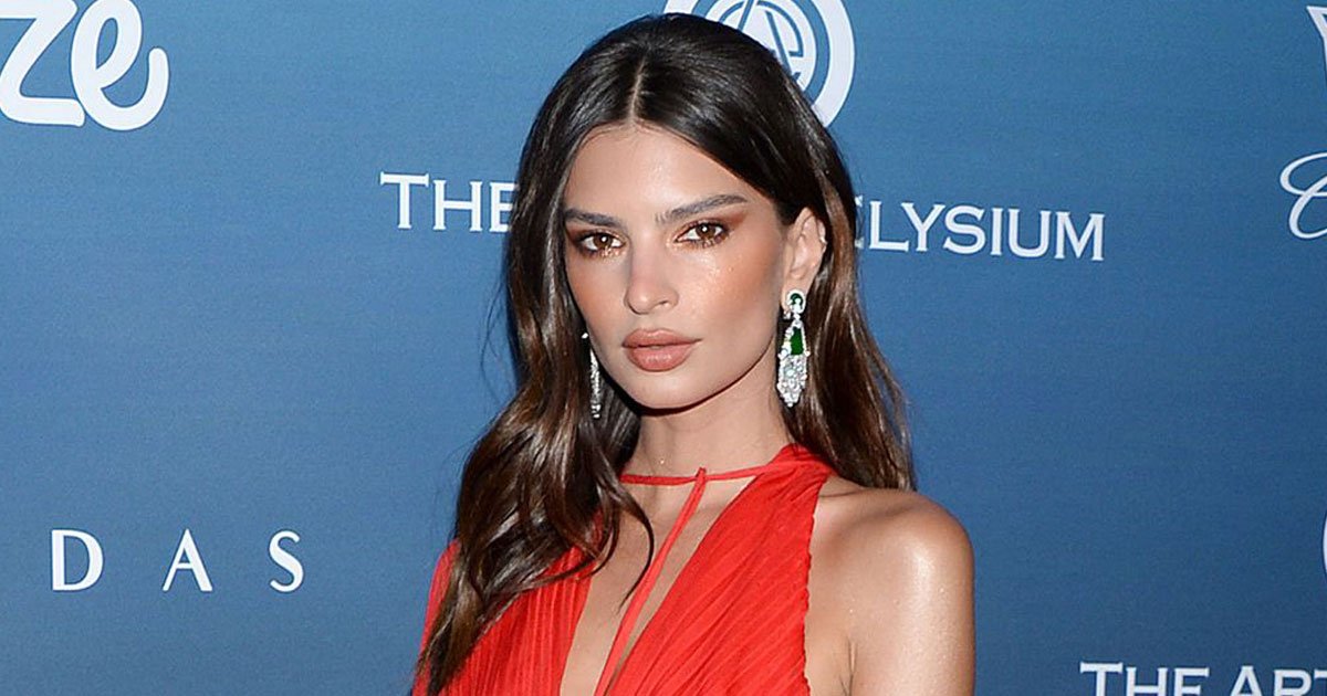 Emily Ratajkowski Poses Nude After Announcing Pregnancy 