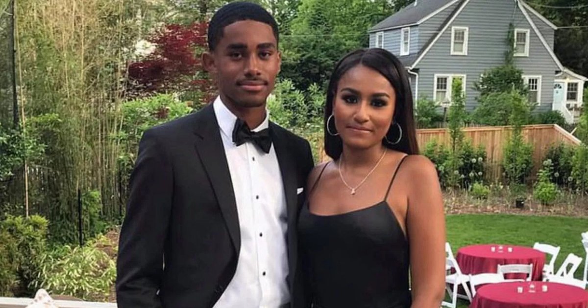 featured image 73.png?resize=1200,630 - Sasha Obama 'All Grown Up' In Her Prom Pictures
