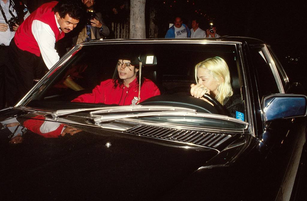 madonna and michael jackson the ivy restaurant 1991 beverly hills california cpa mci.jpg?resize=1200,630 - Madonna demande des preuves sur les accusations de pédophilie de Michael Jackson!